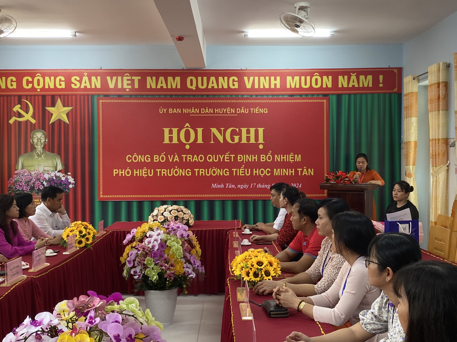 HỘI NGHỊ CÔNG BỐ TRAO QUYẾT ĐỊNH BỔ NHIỆM PHÓ HIỆU TRƯỞNG TRƯỜNG TIỂU HỌC MINH TÂN